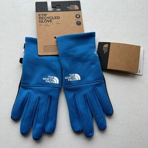 NEW The North Face Gloves. NWT unisex